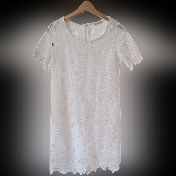 Charlotte Russe White Floral Lace Short Sleeves Midi Dress - Medium - EUC - Picture 3 of 9